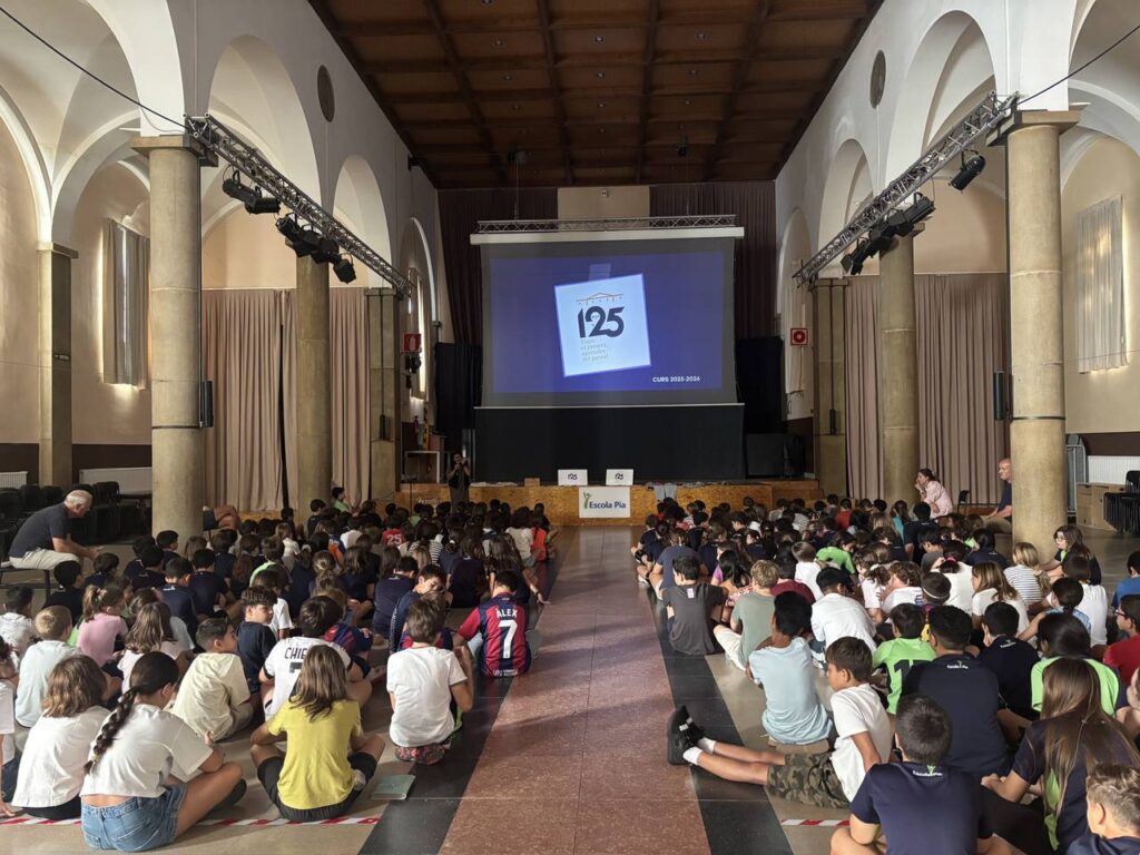 presentem el nostre lema, 125 anys viure el present, aprendre del passat 03