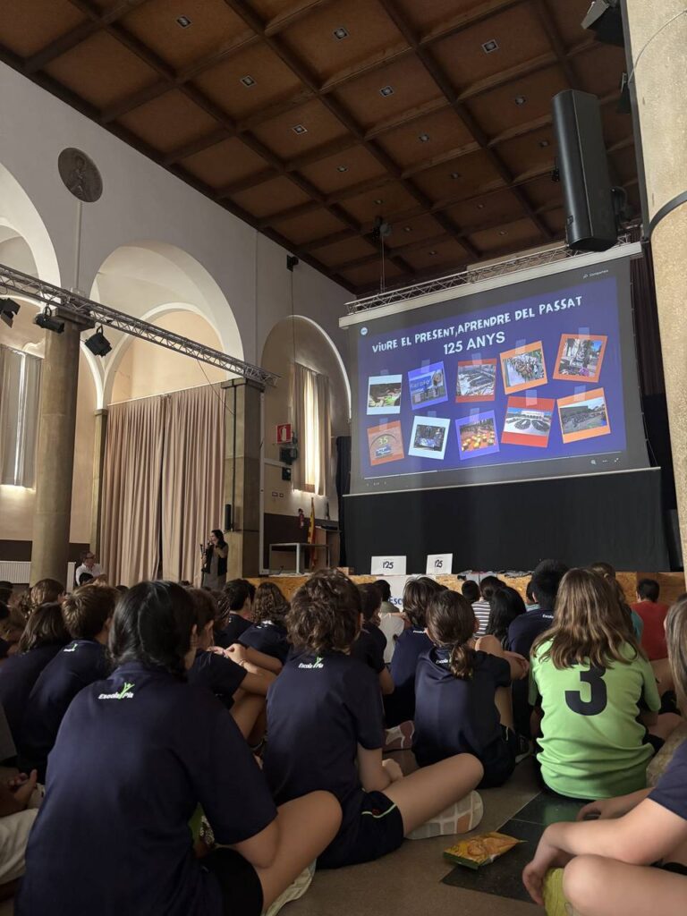 presentem el nostre lema, 125 anys viure el present, aprendre del passat 04