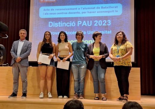 cinc alumnes reben la “distinció pau” (3)