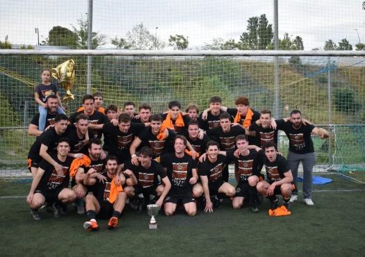 lescola pia cf fa historia i aconsegueix lascens a tercera divisio